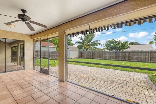 Building Photo - ** GOLDEN GATE CITY ** 3 BED + DEN / 2 BATH - FENCED YARD - NO HOA! - ANNUAL RENTAL
