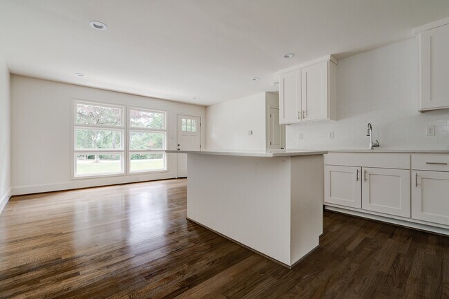 Building Photo - 5196 Scenic View Dr