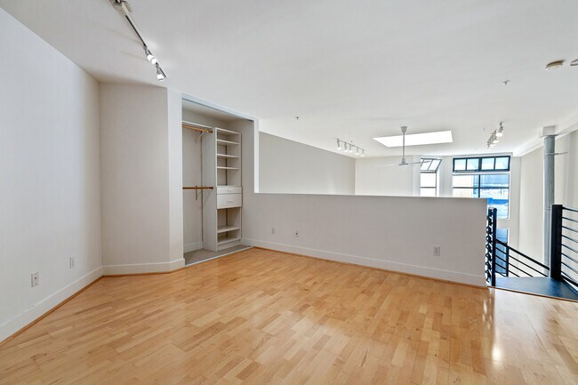 Building Photo - 125 Gilbert St