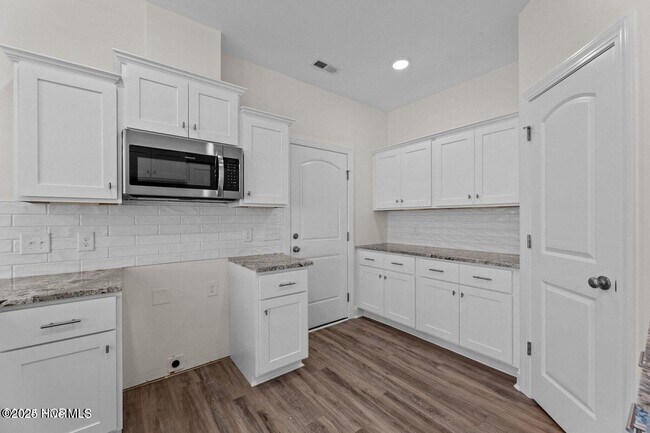 Building Photo - 4504 Laurel Rdg Dr