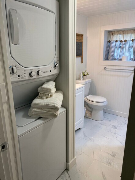 Building Photo - 805 1st St NE