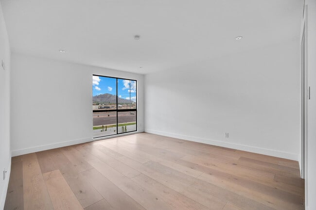 Building Photo - 6814 N 72nd Pl