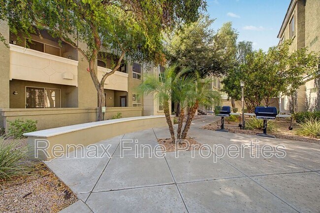 Building Photo - 5303 N 7th St