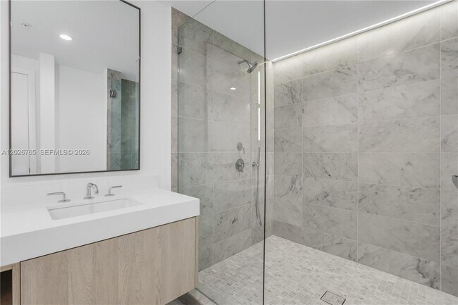 Building Photo - 9221 E Bay Harbor Dr