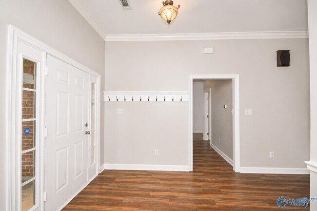 Building Photo - 103 Tudor Pl