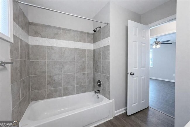 Building Photo - 2146 Brookview Dr NE