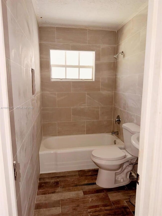 Building Photo - 3048 NW 20th St