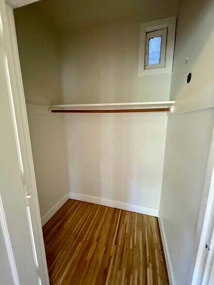 Building Photo - 250 Irving St