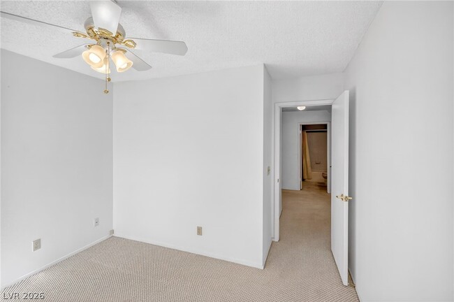 Building Photo - 935 Derringer Ln