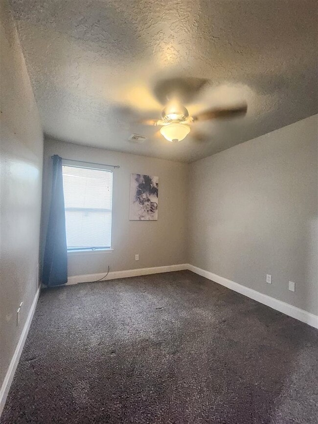 Building Photo - 6808 NW Willow Springs Dr