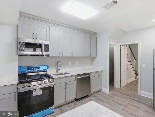 Building Photo - 5112 Crosswood Ave