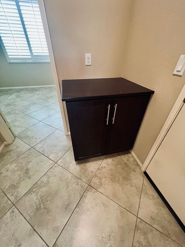 Building Photo - Gorgeous 2 bedroom and 2 bathroom home in ...