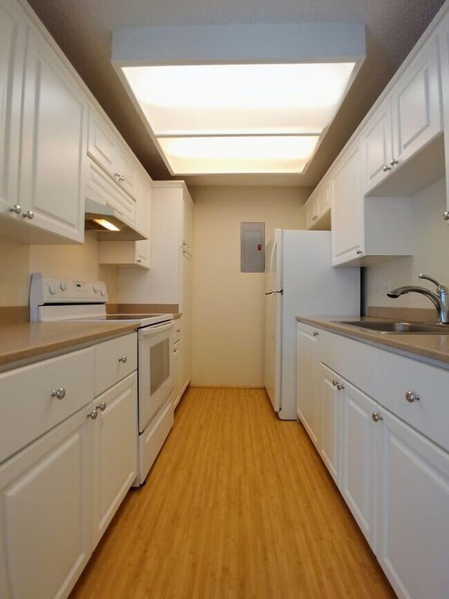 Building Photo - Available now : A 2 Bedroom, 1 bathroom with 2 assigned parking stalls at Royal Palm in Waipio