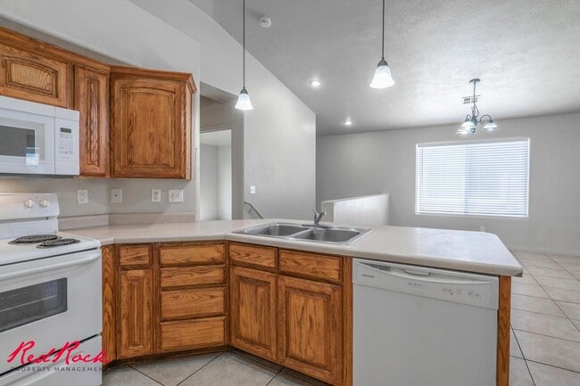 Building Photo - Fresh Carpet! Spacious 5-Bedroom Townhome