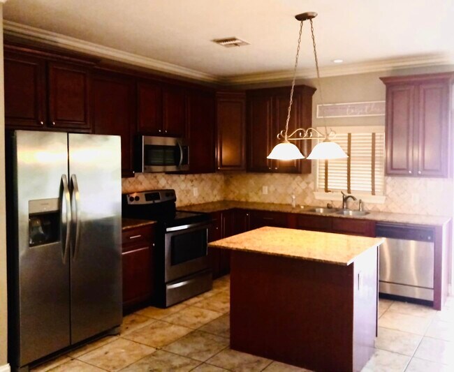 Building Photo - 1500 Lacadie Dr
