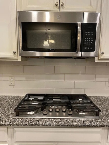 Building Photo - Room in Townhome on Farm Pond Trail