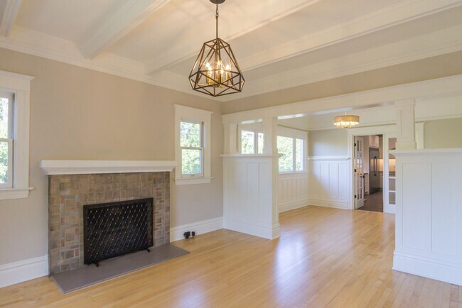 Building Photo - 6bd/3.75ba Seattle Home