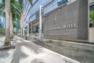 Building Photo - 1435 Brickell Ave