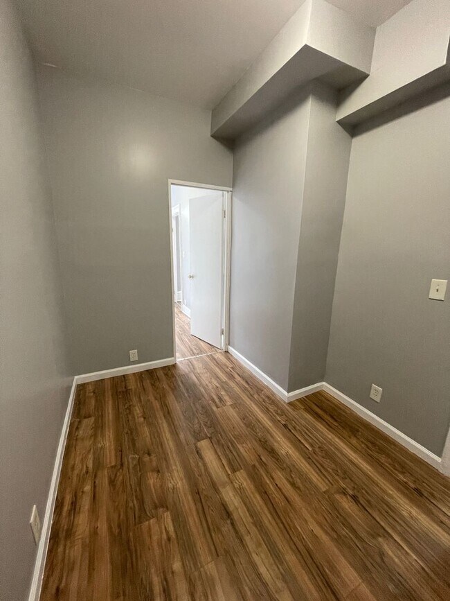 Building Photo - 47 Johnston St