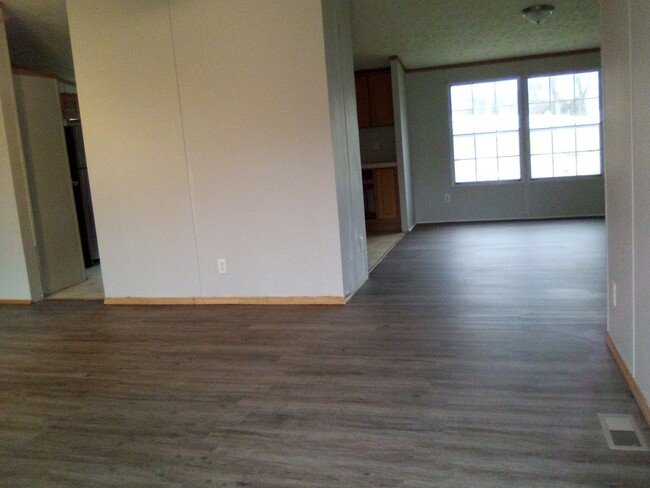 Building Photo - 3111 Riverside Dr