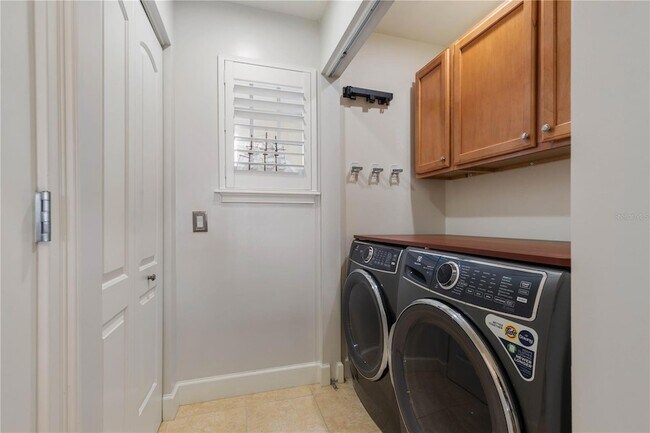 Building Photo - 102 Yacht Harbor Dr