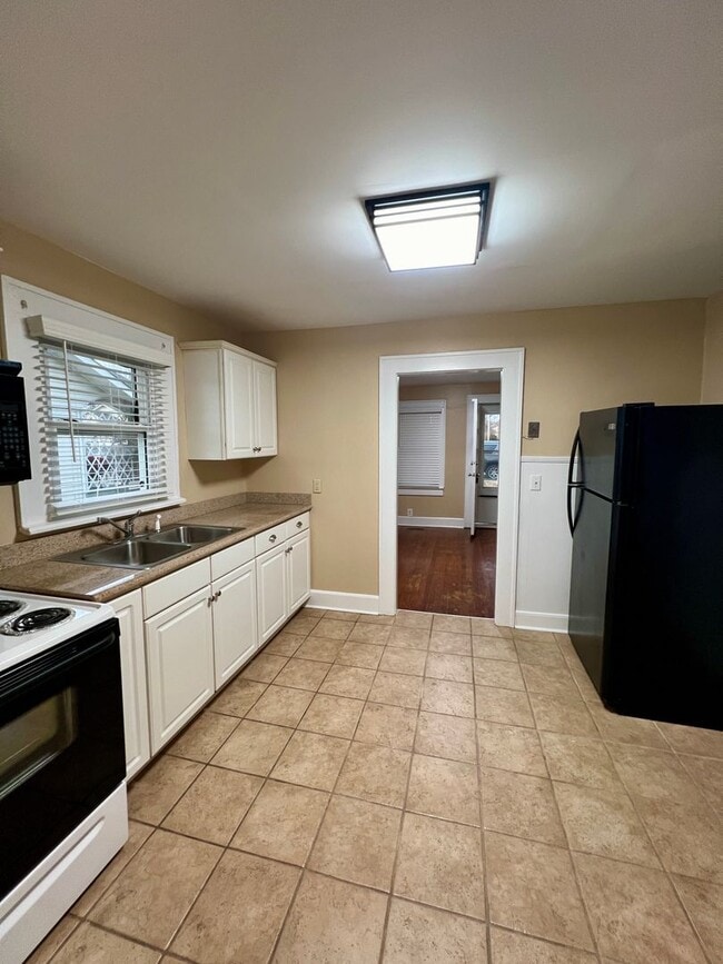 Building Photo - Adorable home in the heart of Bowling Green!