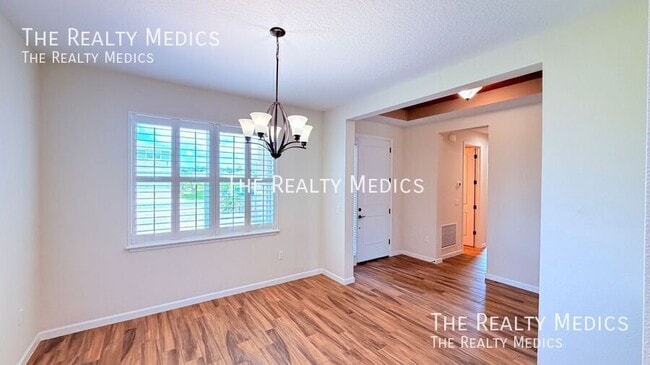 Building Photo - 1102 Victoria Hills Dr S