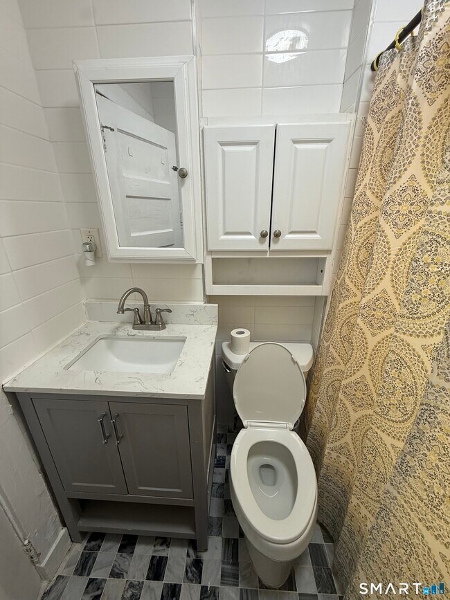 Building Photo - 36-40-40 Carver St