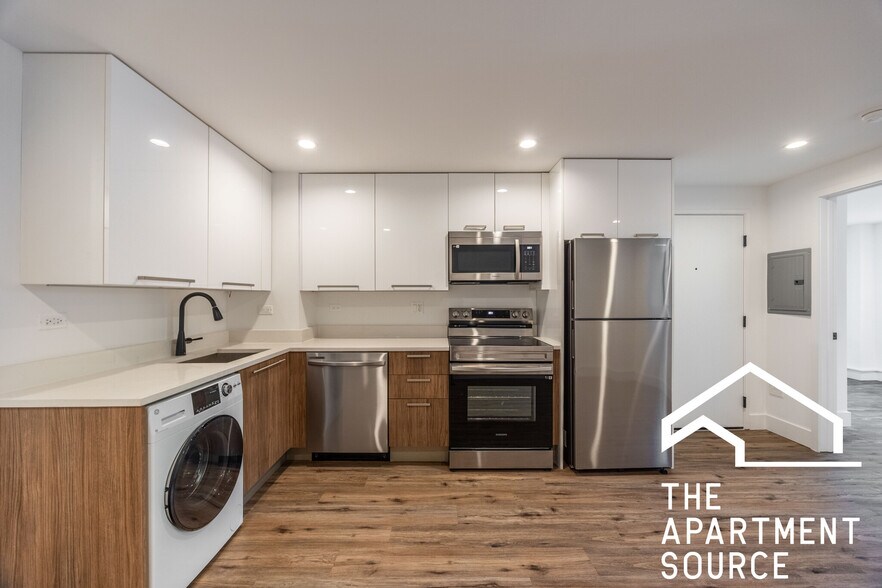 Building Photo - 941 W Carmen Ave