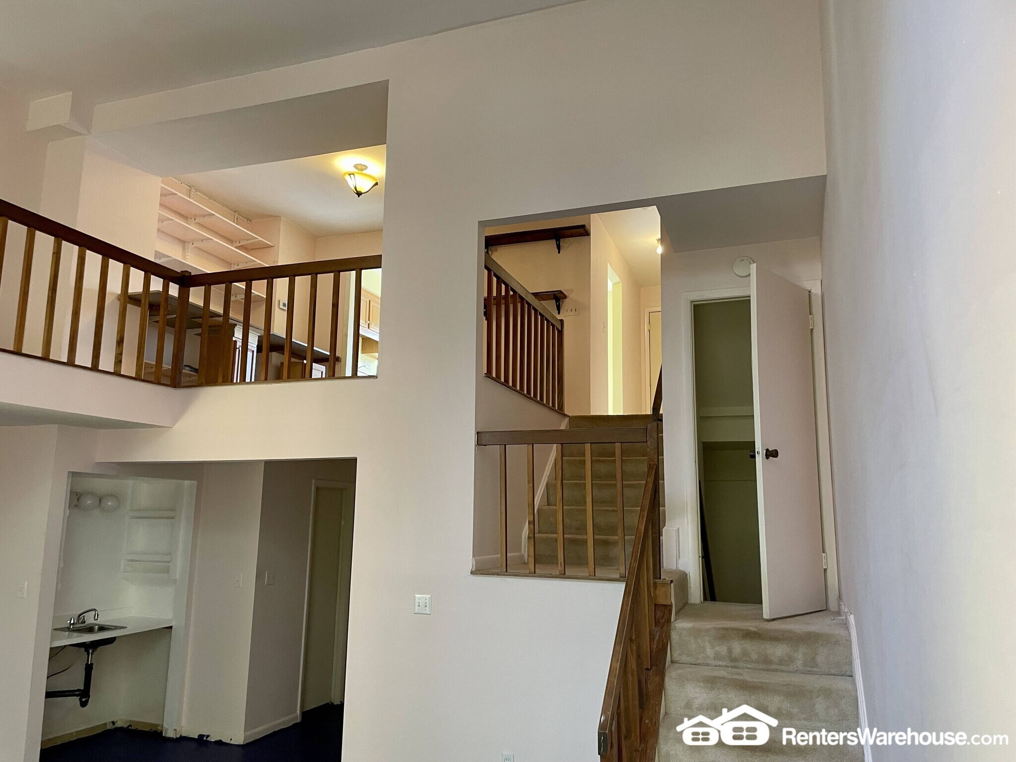 Building Photo - 9923 Valley Park Dr