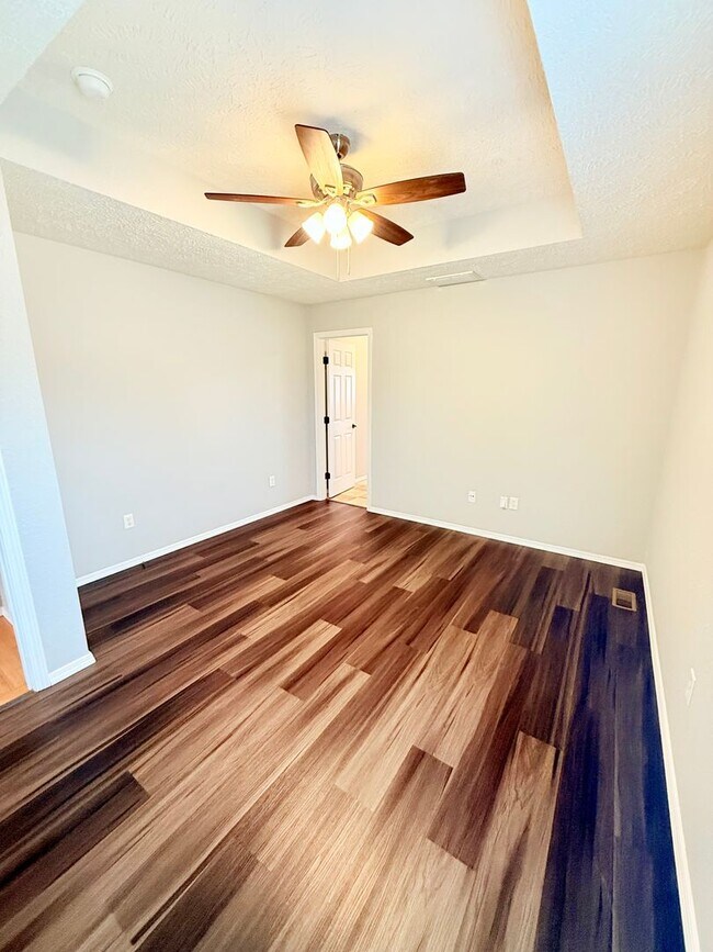 Building Photo - Bent Tree Subdivision - 4 BR - 2 Living Areas - 3 Car