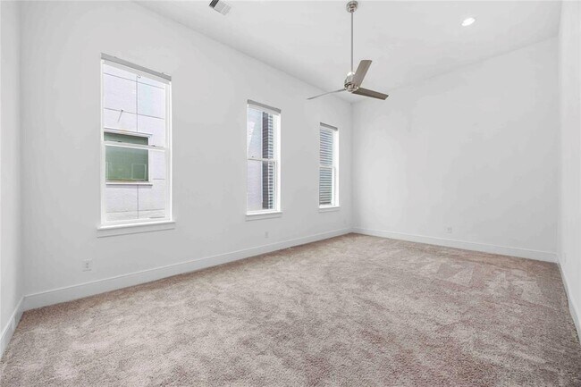 Building Photo - 1211 Hickory St