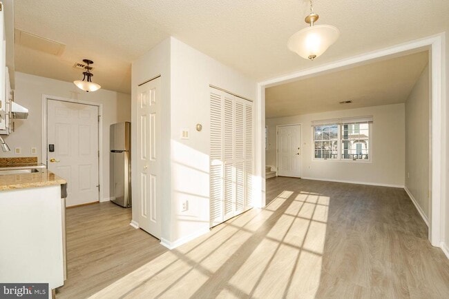 Building Photo - 19 Clipper Ct