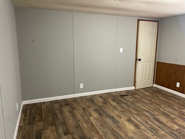 Building Photo - 4 BED, 2 BATH MOBILE HOME LOCATED IN JACKS...