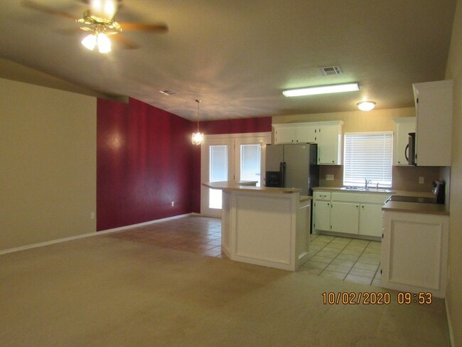Building Photo - Great Eastside Home!