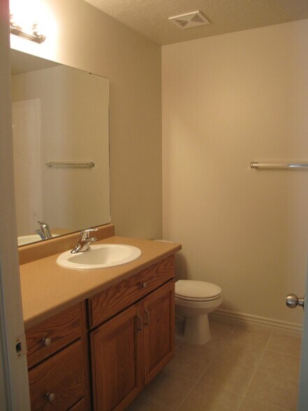 Building Photo - 1429 Wild Rose Way