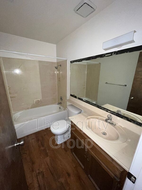 Building Photo - 4220 W Cypress Ave