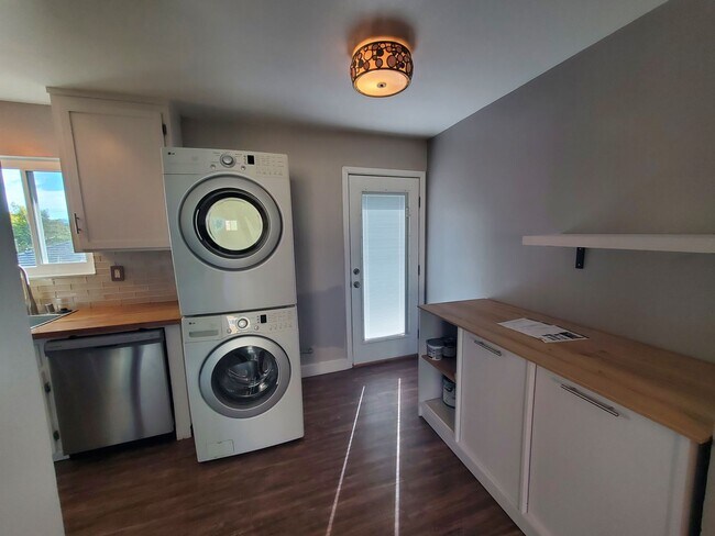 Building Photo - EBN T 428