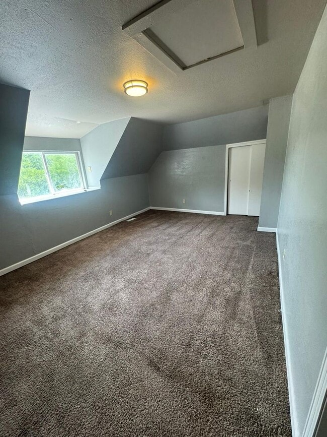Building Photo - Remodeled 4 bedroom in Trinidad!