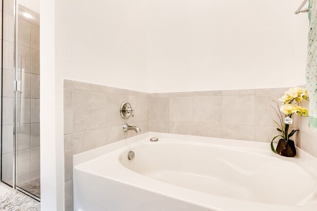 Building Photo - 833 Whitetail Dr
