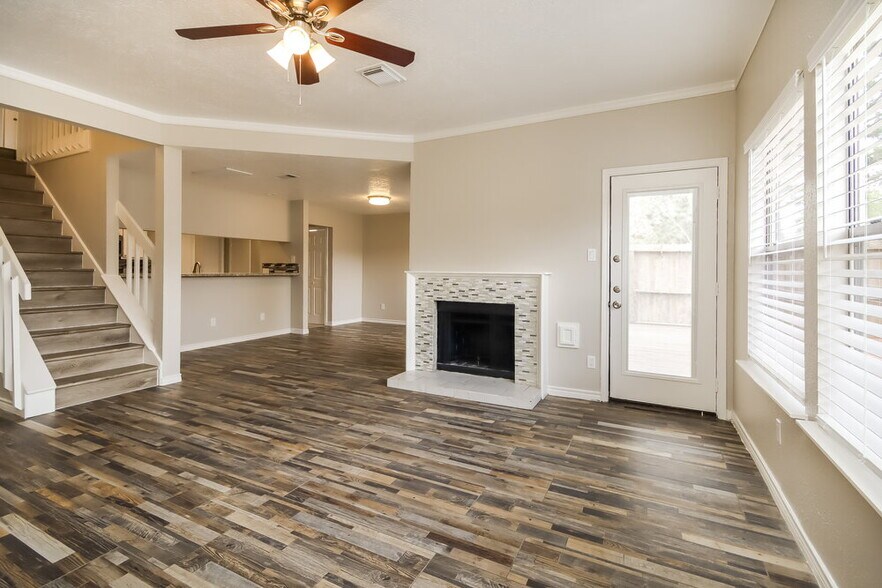 Building Photo - 15802 St Lawrence Cir