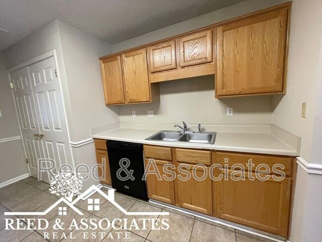 Building Photo - 6823 Meadow Chase Ln