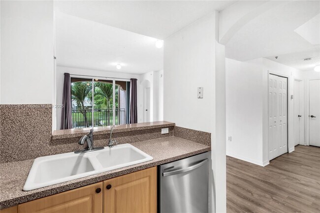 Building Photo - 6700 NW 114th Ave