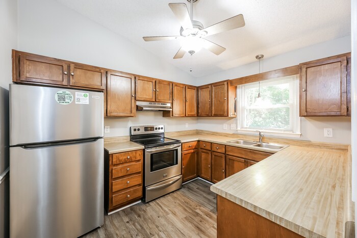 Building Photo - 302 Laurel Tree Ln