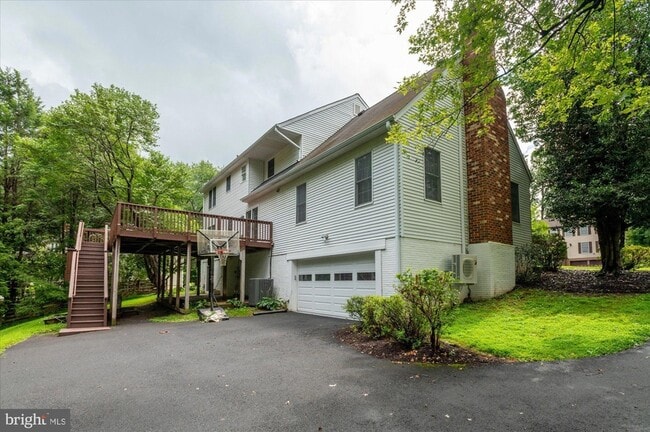 Building Photo - 9708 Locust Hill Dr