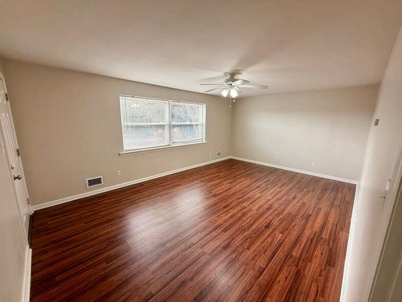 Building Photo - 2324 5th Ave SW