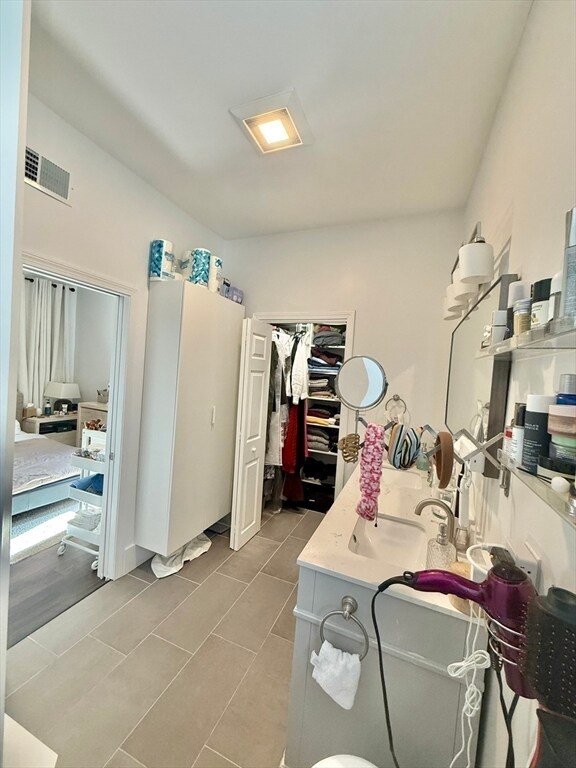 Building Photo - 13 Schuyler St