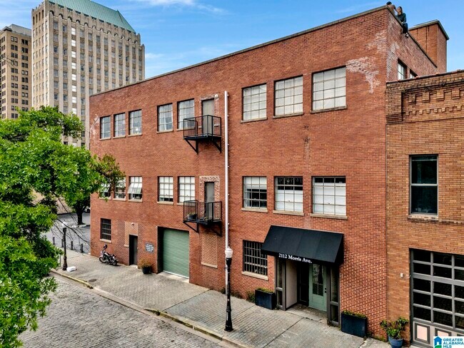 Building Photo - 2112 Morris Ave