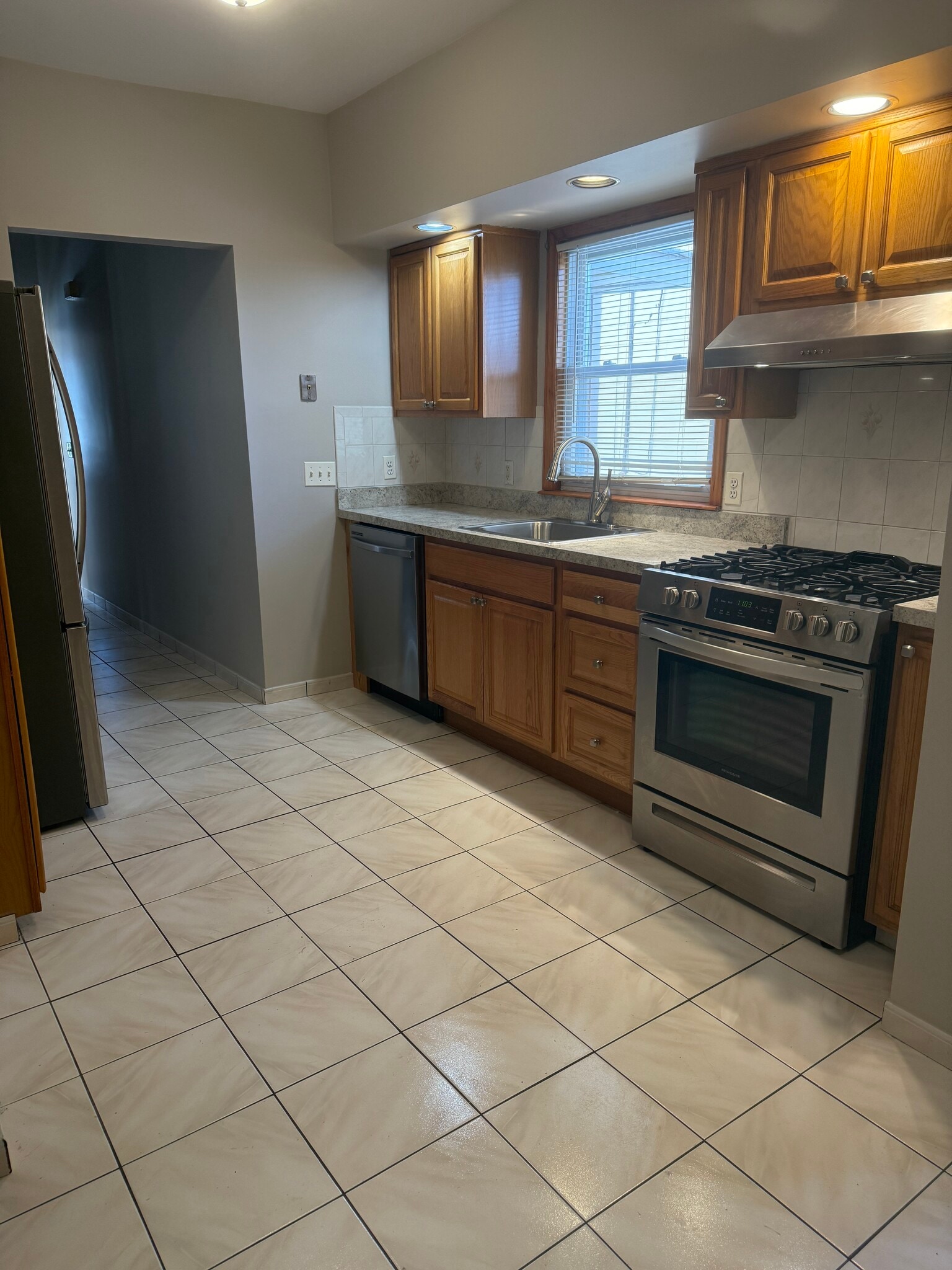 Lots of cabinets - 67 Humboldt St