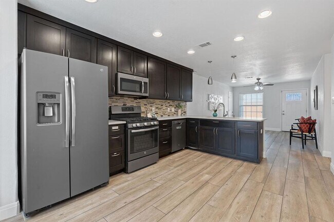 Building Photo - 6001 Jain Ln